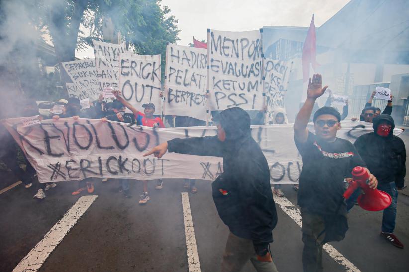 Aksi Suporter Timnas Indonesia Desak Revolusi Total PSSI - Bagian 3