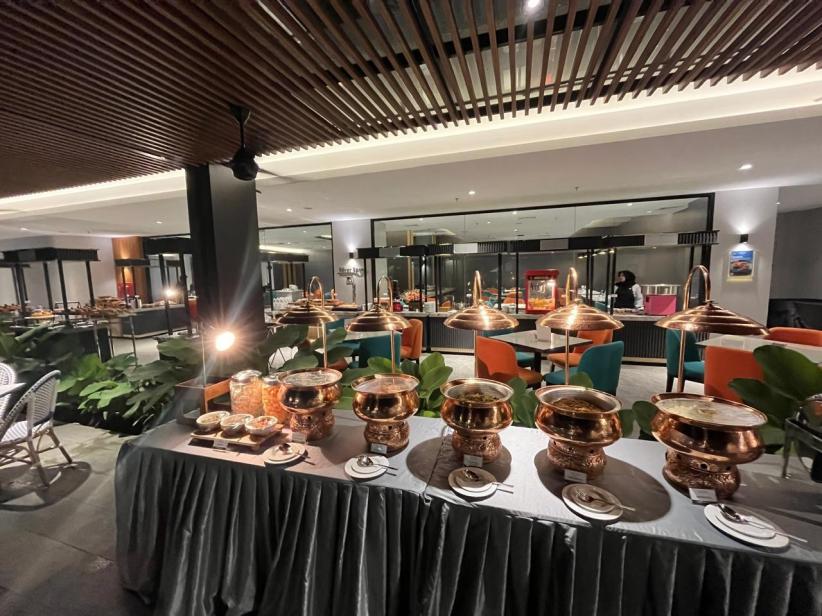 Nikmati Sensasi Makan Sepuasnya di Buffetlicious Aston Emidary Bangka!