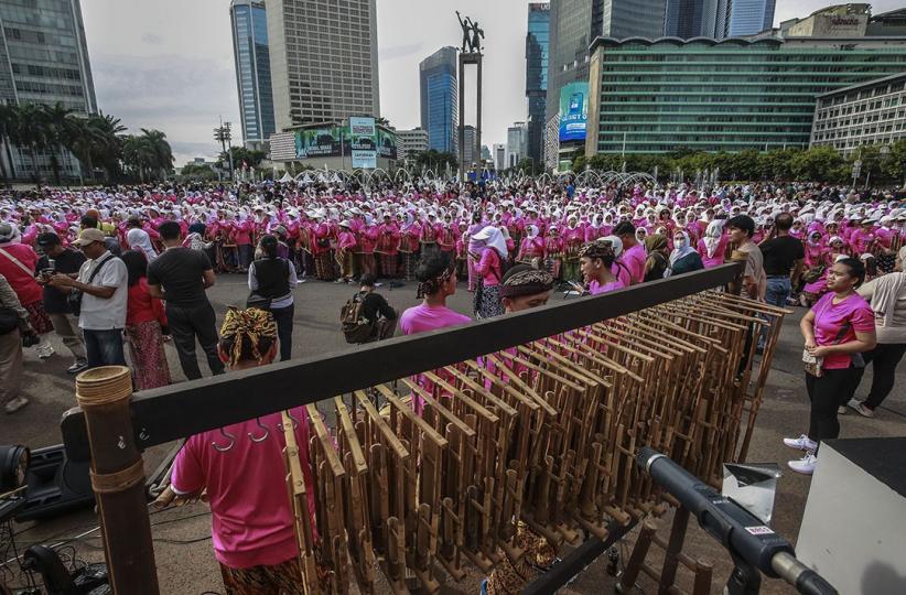 Ribuan Orang Kompak Bermain Angklung di Bundaran HI - Bagian 1