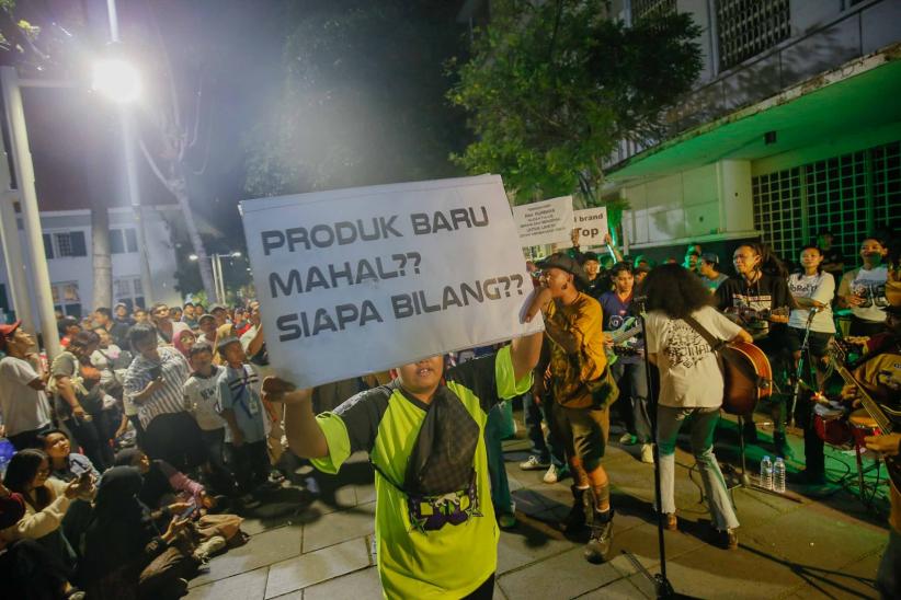 Aksi Seniman dan Konten Kreator Dukung Pemerintah Stop Impor Pakaian Bekas - Bagian 2