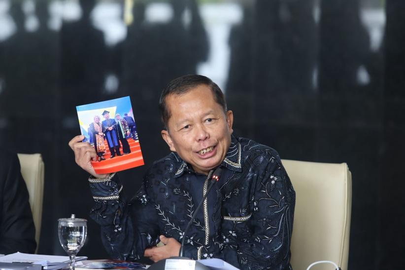 Hakim MK Arsul Sani Pamer Ijazah Asli Setelah Dituduh Palsu - Bagian 3