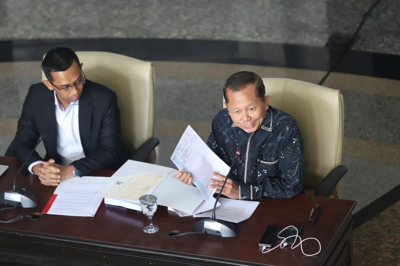 Hakim MK Arsul Sani Pamer Ijazah Asli Setelah Dituduh Palsu - Bagian 5