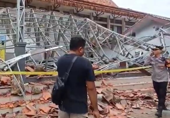Olah TKP, Polisi Temukan Penyebab Atap Gazebo Unsil Ambruk Timpa 18 Mahasiswa