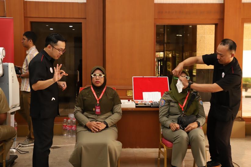 Pemeriksaan Mata dan Kacamata Gratis untuk 1.000 Warga Jakarta Barat   - Bagian 1