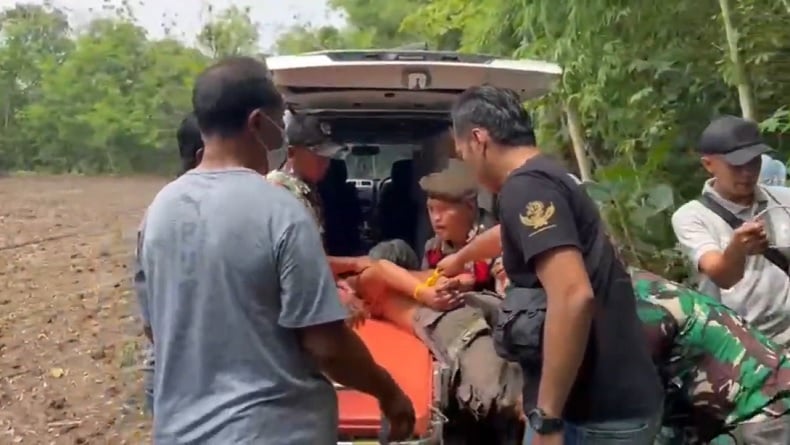 Pria Mengamuk Bawa Sejata Tajam Resahkan Warga di Bangkalan Ditangkap Polisi