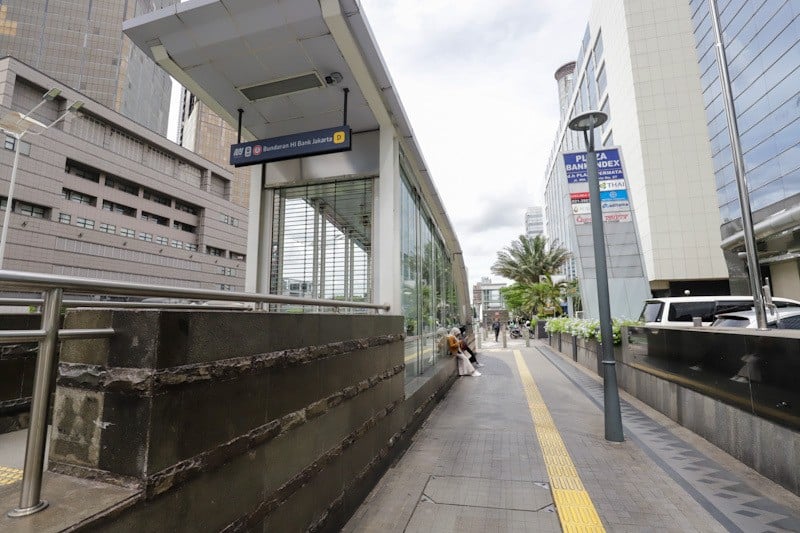 MRT Jakarta Hentikan Operasional Imbas Pohon Tumbang - Bagian 5