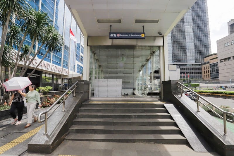 MRT Jakarta Hentikan Operasional Imbas Pohon Tumbang - Bagian 3