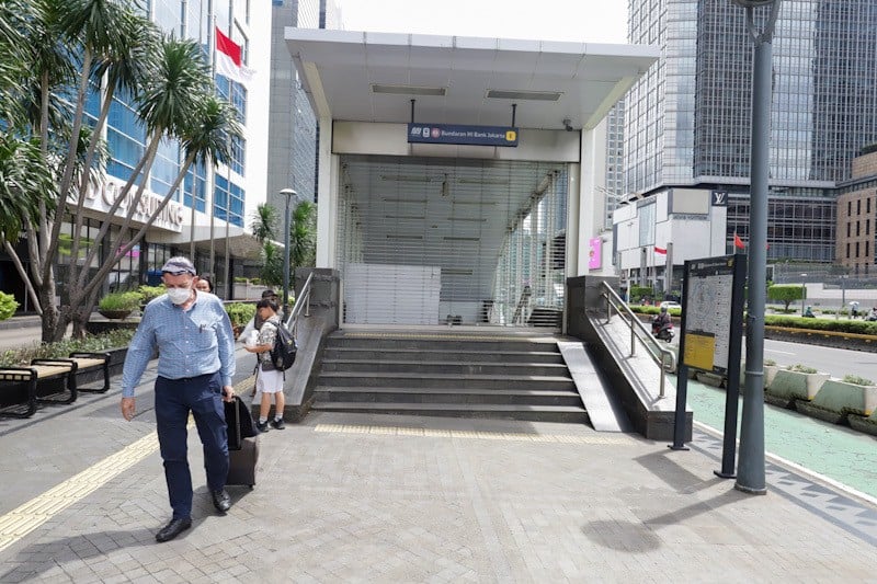 MRT Jakarta Hentikan Operasional Imbas Pohon Tumbang - Bagian 2