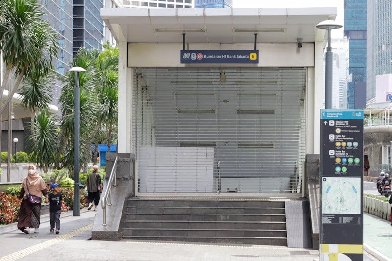 MRT Jakarta Hentikan Operasional Imbas Pohon Tumbang - Bagian 4