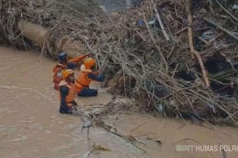 Kakek di Bima Hilang Terseret Arus Banjir, Tim SAR Sisir Sungai hingga Laut