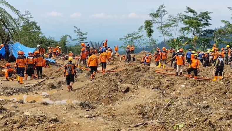 Kendala Pencarian Korban Longsor Banjarnegara, Tim Kesulitan Tembus Ketebalan Material