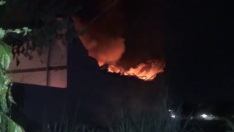 Kebakaran Hebat Gudang Plastik dan Pabrik Boneka di Jombang, Kerugian Rp1,5 Miliar