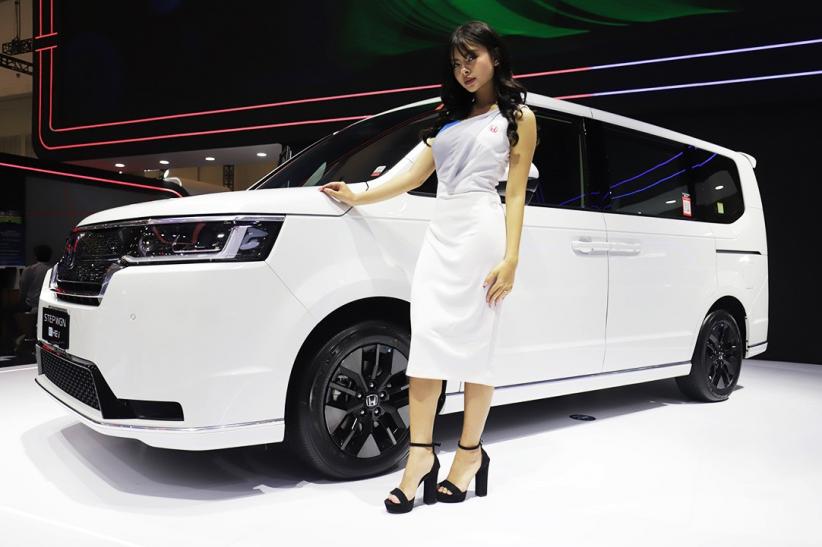 Penampilan SPG Warnai GJAW 2025  - Bagian 1