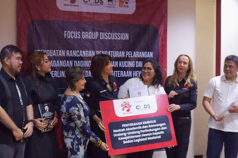 Akademisi Serahkan Naskah Akademik Usulan Pelarangan Perdagangan Daging Anjing dan Kucing ke DPR    - Bagian 1