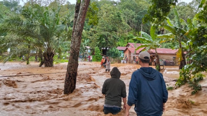 Banjir dan Longsor di Tapanuli Selatan Sumut, 8 Orang Tewas 58 Luka-luka