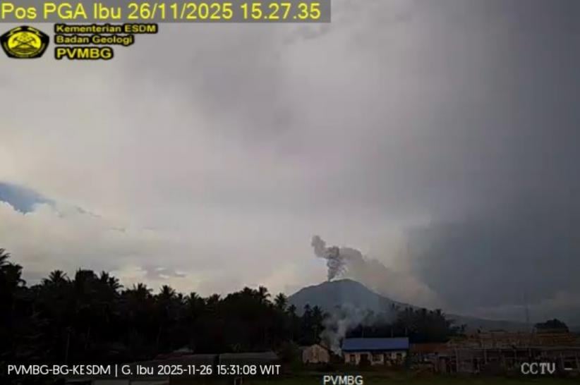 Gunung Ibu Meletus Hari Ini, Tinggi Kolom Abu Capai 700 Meter di Atas Puncak