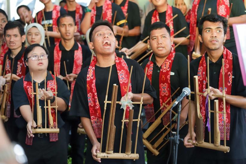 Momen Anak-Anak Disabilitas Tampilkan Permainan Angklung hingga Fashion Show - Bagian 5