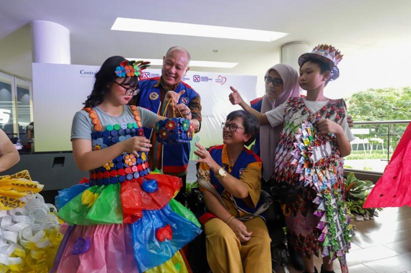 Momen Anak-Anak Disabilitas Tampilkan Permainan Angklung hingga Fashion Show - Bagian 1