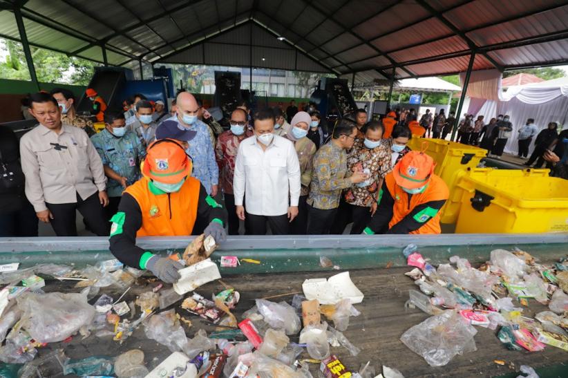TPS3R Sinergi Bersih Lenteng Agung Olah 40 Ton Sampah per Hari - Bagian 2