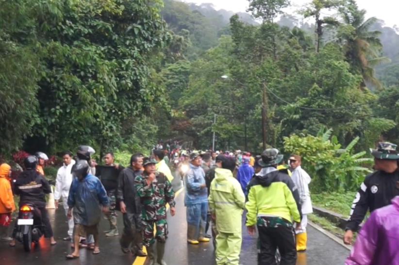 Ngeri! Puluhan Orang Hilang Diduga Tertimbun Lumpur dan Terseret Banjir di Lembah Anai