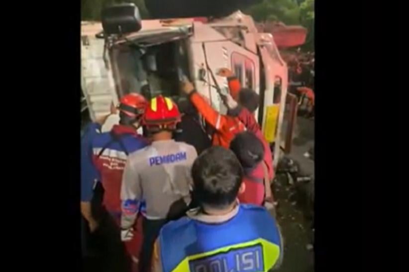Kecelakaan Maut Truk Terguling di Jatingaleh Semarang, Sopir Tewas Terjepit