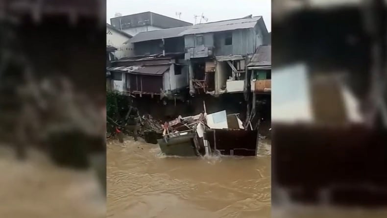 Banjir di Medan, 4 Rumah Roboh Diterjang Arus Sungai Deli, 1 Hanyut