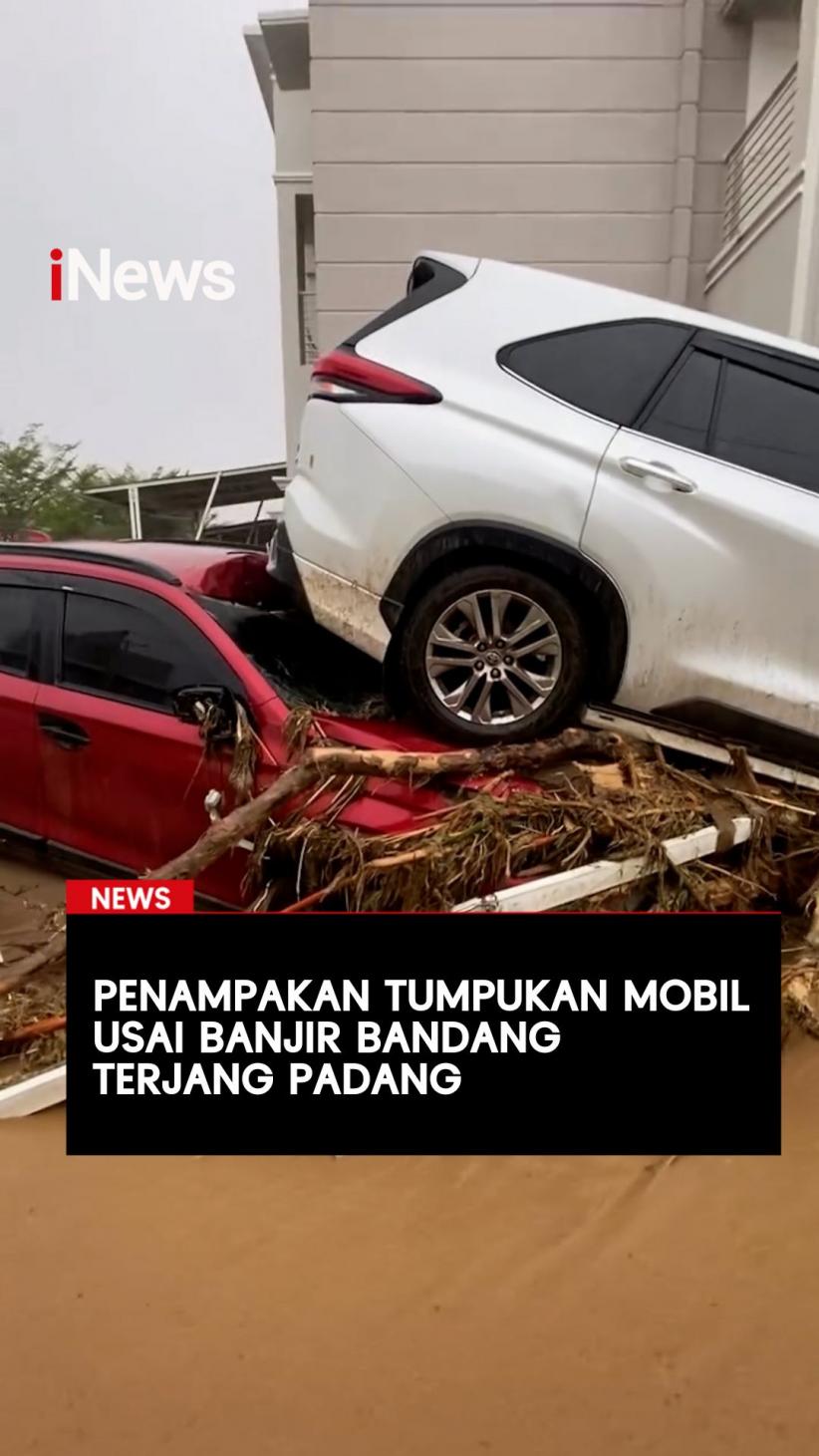 Penampakan Tumpukan Mobil usai Banjir Bandang Terjang Padang