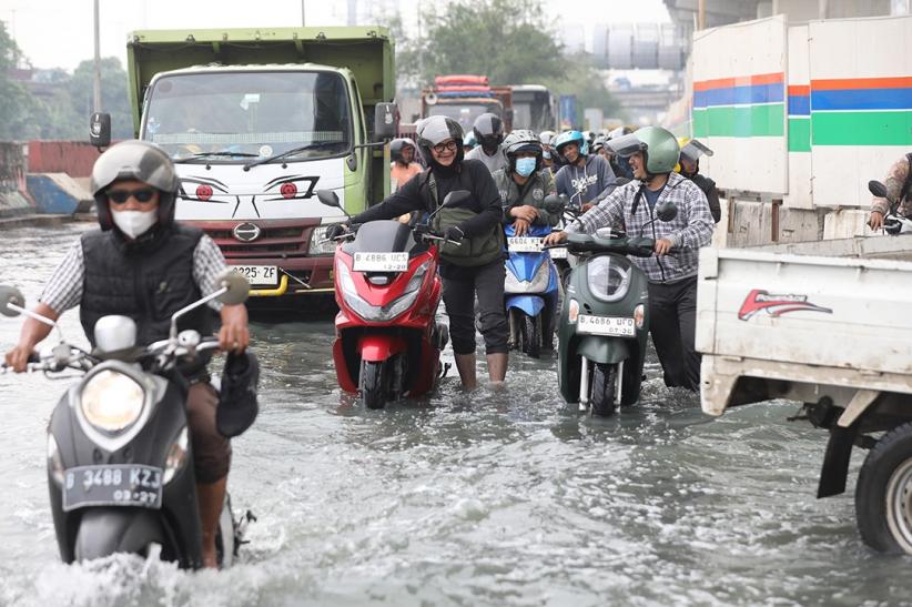 Banjir Rob Rendam Kawasan Jakarta Utara - Bagian 2