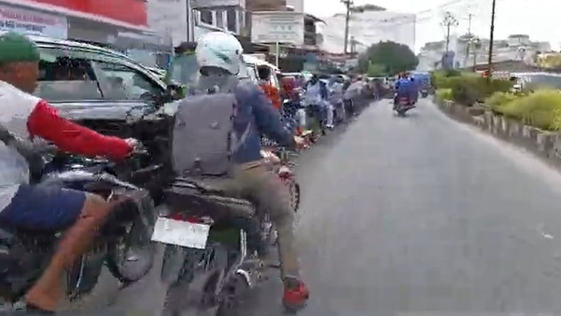 Antrean BBM di Asahan Masih Terjadi, Ratusan Kendaraan Mengular Panjang