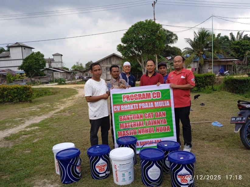 CV Bhakti Praja Mulia Salurkan Bantuan Cat, Percantik Masjid Nurul Huda Desa Sungai Ara