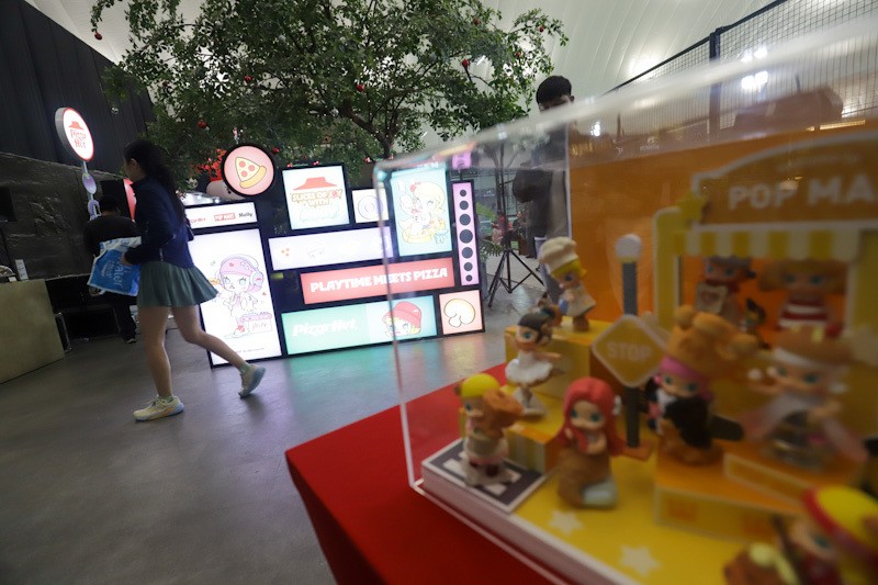 Mencicipi Pizza Penuh Warna dengan Tema Molly - Bagian 5