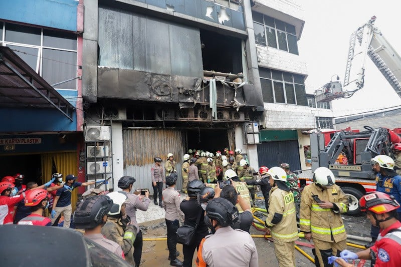 Foto-Foto Kebakaran Gedung Terra Drone di Cempaka Baru - Bagian 4