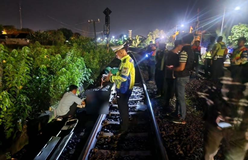 Mayat Pria Ditemukan di Pinggir Rel Kereta Api Lamongan, Ternyata Polisi Aktif