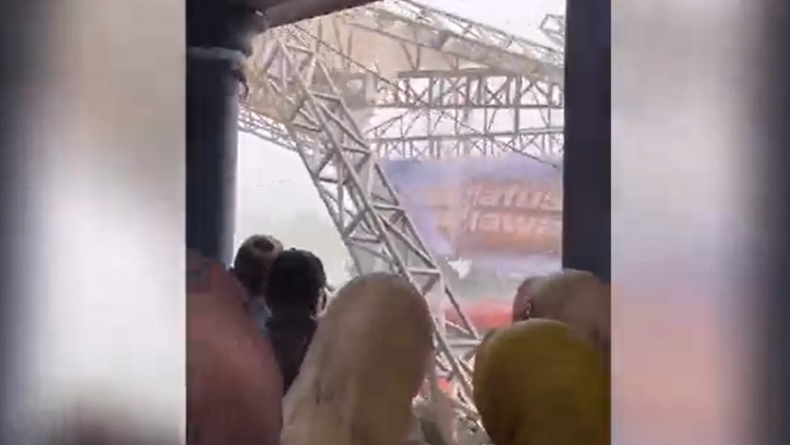 Viral Panggung Hajatan di Lamongan Roboh Diterjang Angin Kencang dan Hujan Deras