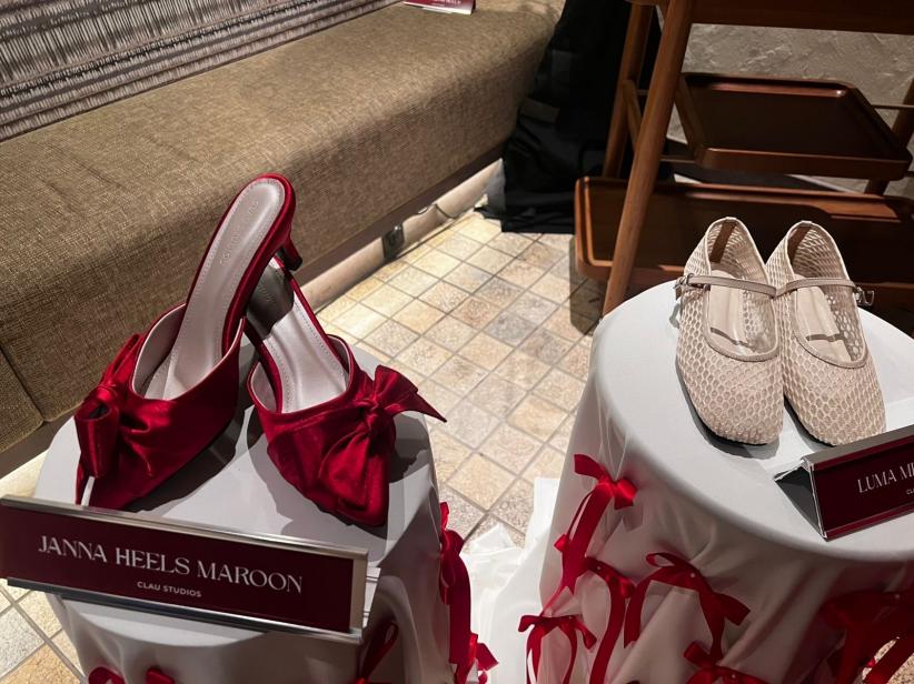 Aktris Mikha Tambayong Ungkap Alasan Pakai Sepatu Lokal - Bagian 4