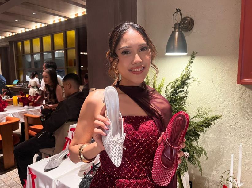 Aktris Mikha Tambayong Ungkap Alasan Pakai Sepatu Lokal - Bagian 1