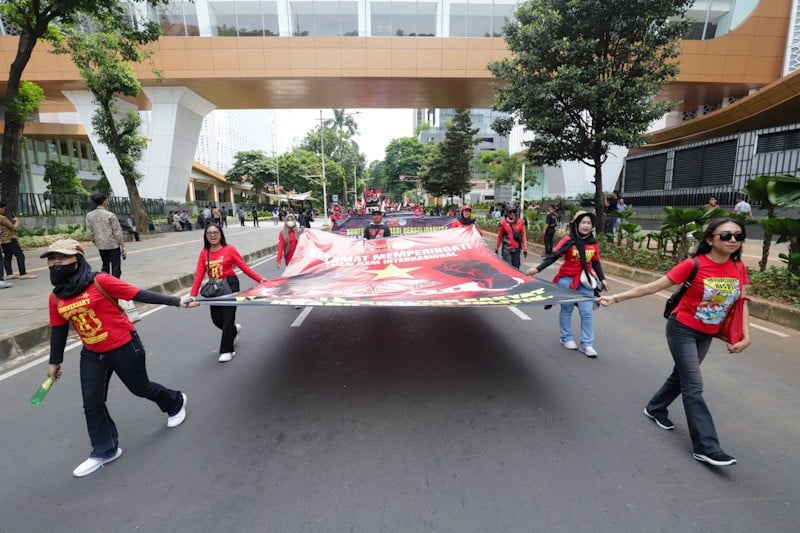 Aksi Hari HAM Sedunia, Massa Buruh Tuntut Upah Layak - Bagian 4