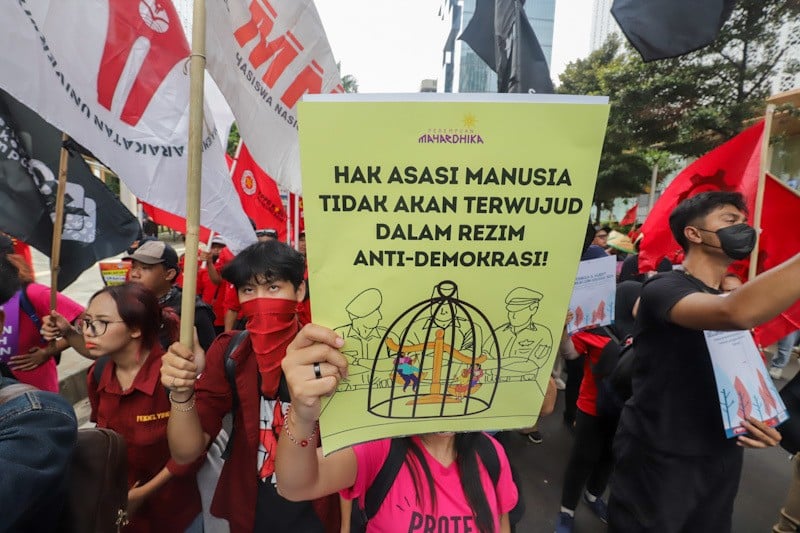 Aksi Hari HAM Sedunia, Massa Buruh Tuntut Upah Layak - Bagian 2