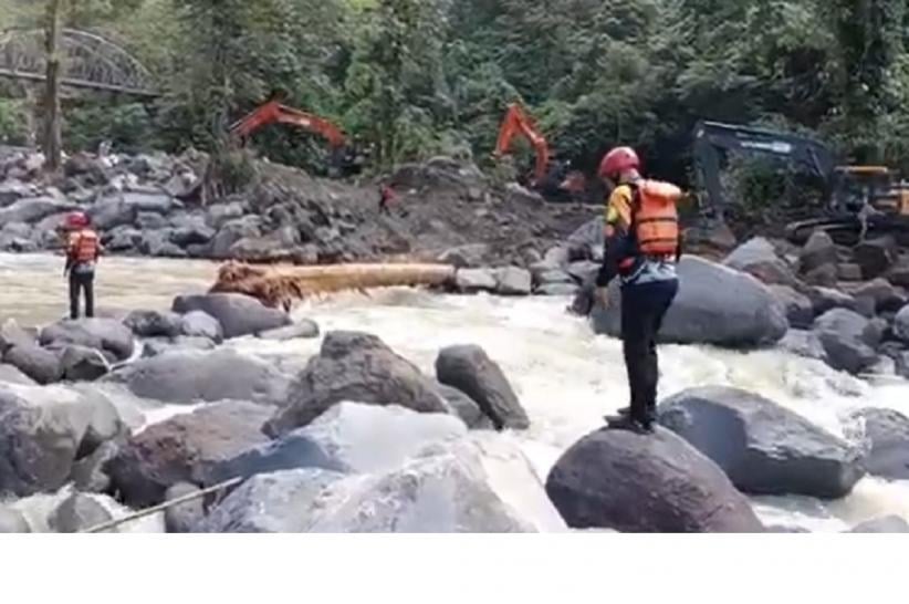 Hujan Deras, SAR Setop Sementara Pencarian Korban Banjir di Padang Panjang