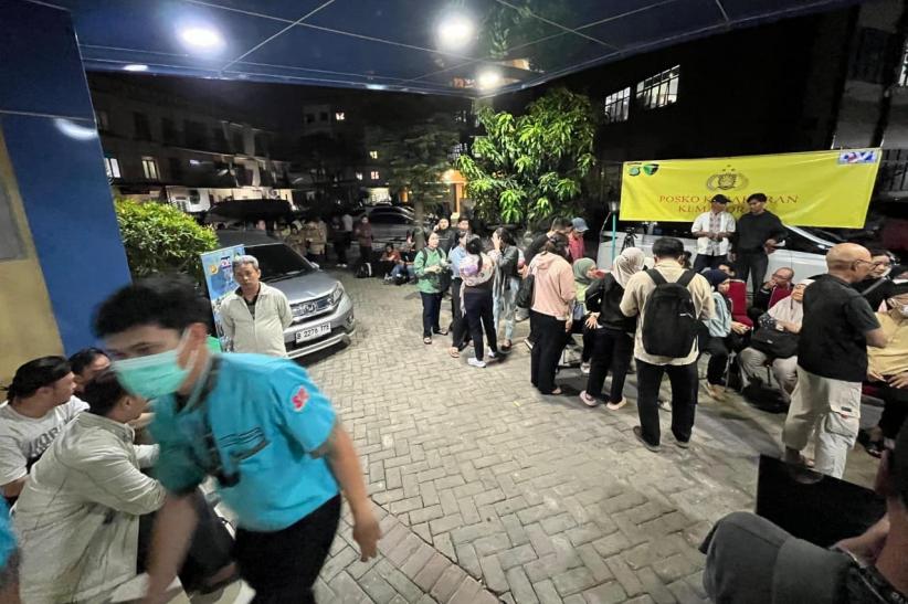 Suasana Haru di RS Polri, Keluarga Jemput Korban Kebakaran Kemayoran  - Bagian 3