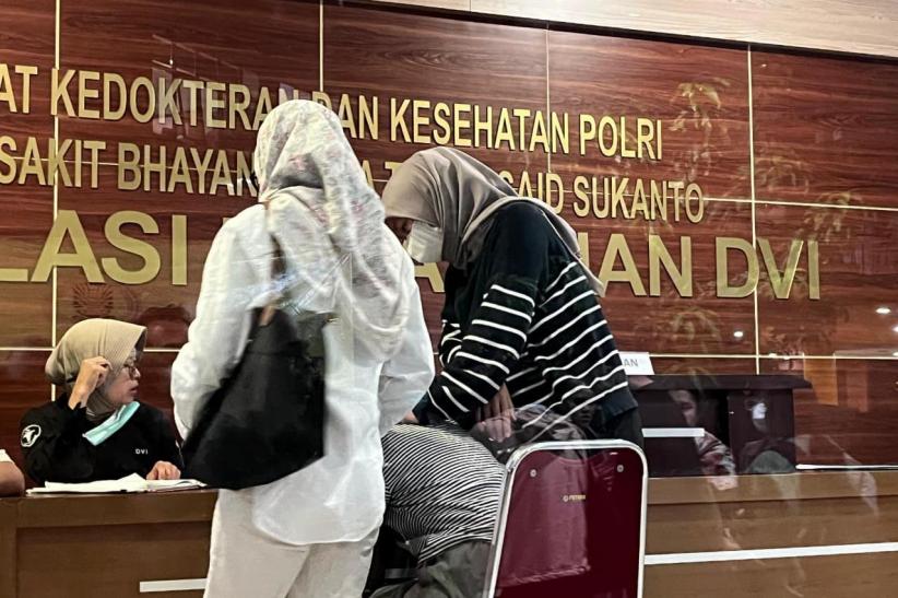 Suasana Haru di RS Polri, Keluarga Jemput Korban Kebakaran Kemayoran  - Bagian 2