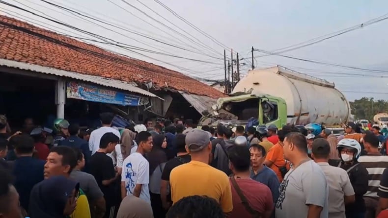 Truk Tangki Tabrak Daihatsu Terios dan Motor di Cilacap, 4 Orang Tewas 2 Luka