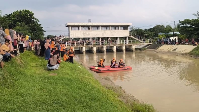 Pekerja Sodetan di Sungai Kedung Dongkol Cirebon Tewas Usai Selamatkan Rekan Kerja
