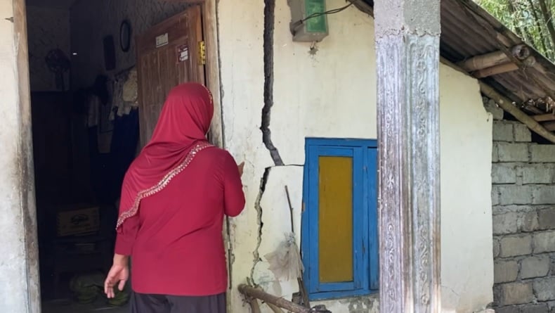 Sejumlah Rumah Warga di Jombang Retak dan Roboh Digerus Arus Deras Sungai