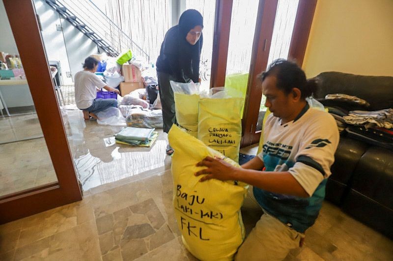 Relawan Berjibaku Siapkan Bantuan untuk Korban Bencana Aceh - Bagian 2