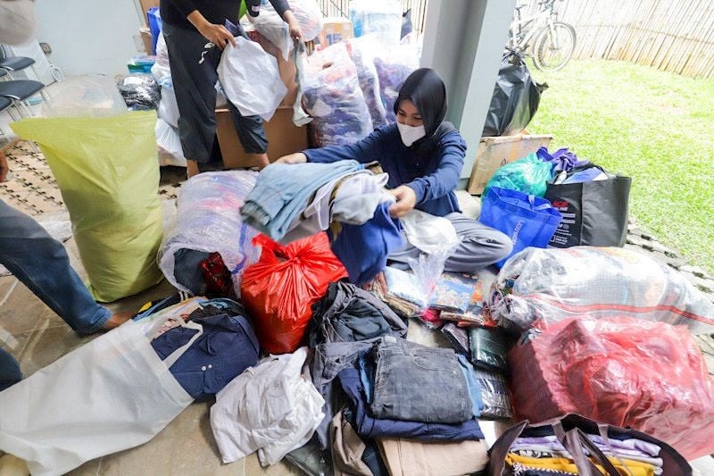 Relawan Berjibaku Siapkan Bantuan untuk Korban Bencana Aceh - Bagian 1