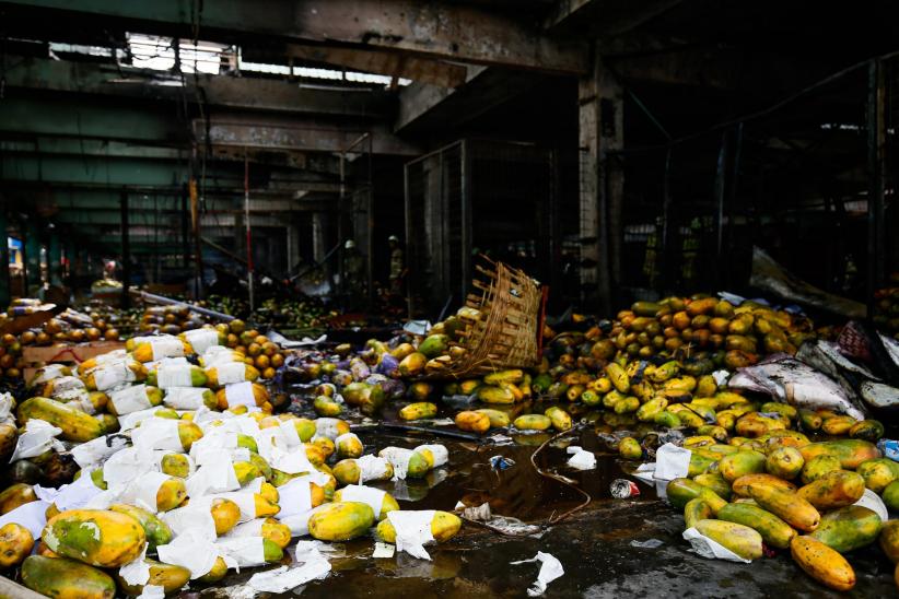 Pasar Induk Kramat Jati Kebakaran, Ratusan Lapak Pedagang Buah Hangus Dilalap Api - Bagian 2