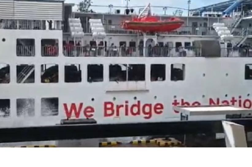 Pelabuhan Merak Dihantam Cuaca Buruk, Penumpang Kapal Panik