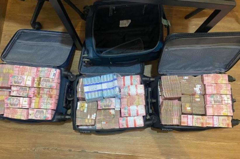 4 Penumpang Fery Tujuan Singapura Diamankan Polisi di Batam, Bawa Uang Tunai Rp7,7 Miliar