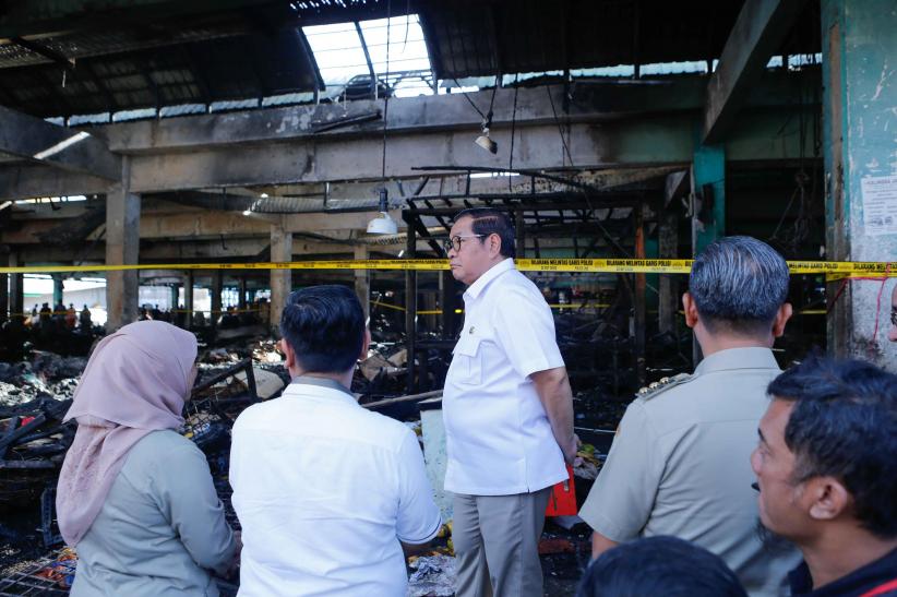 Pemprov DKI Berikan Santunan Rp5 Juta kepada Pedagang Pasar Induk Kramat Jati - Bagian 4